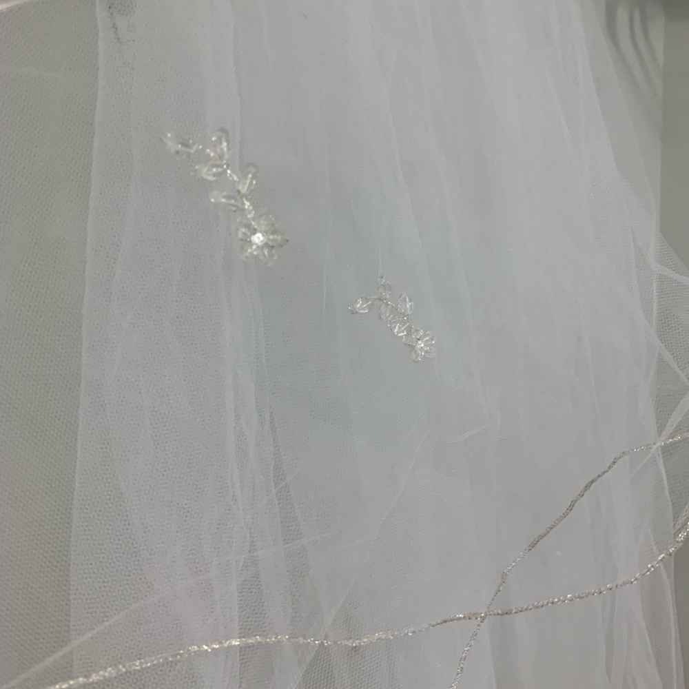 Davids Bridal beautiful wedding crown, & Veil .